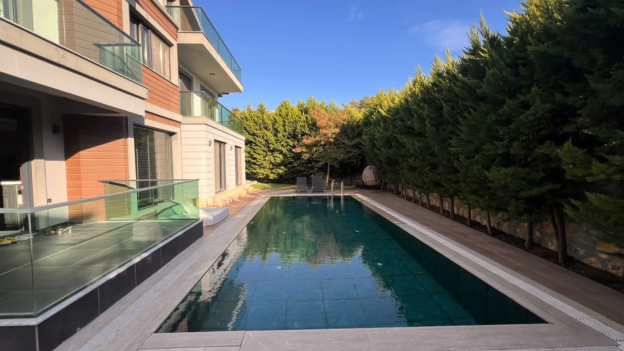 Swimming pool
